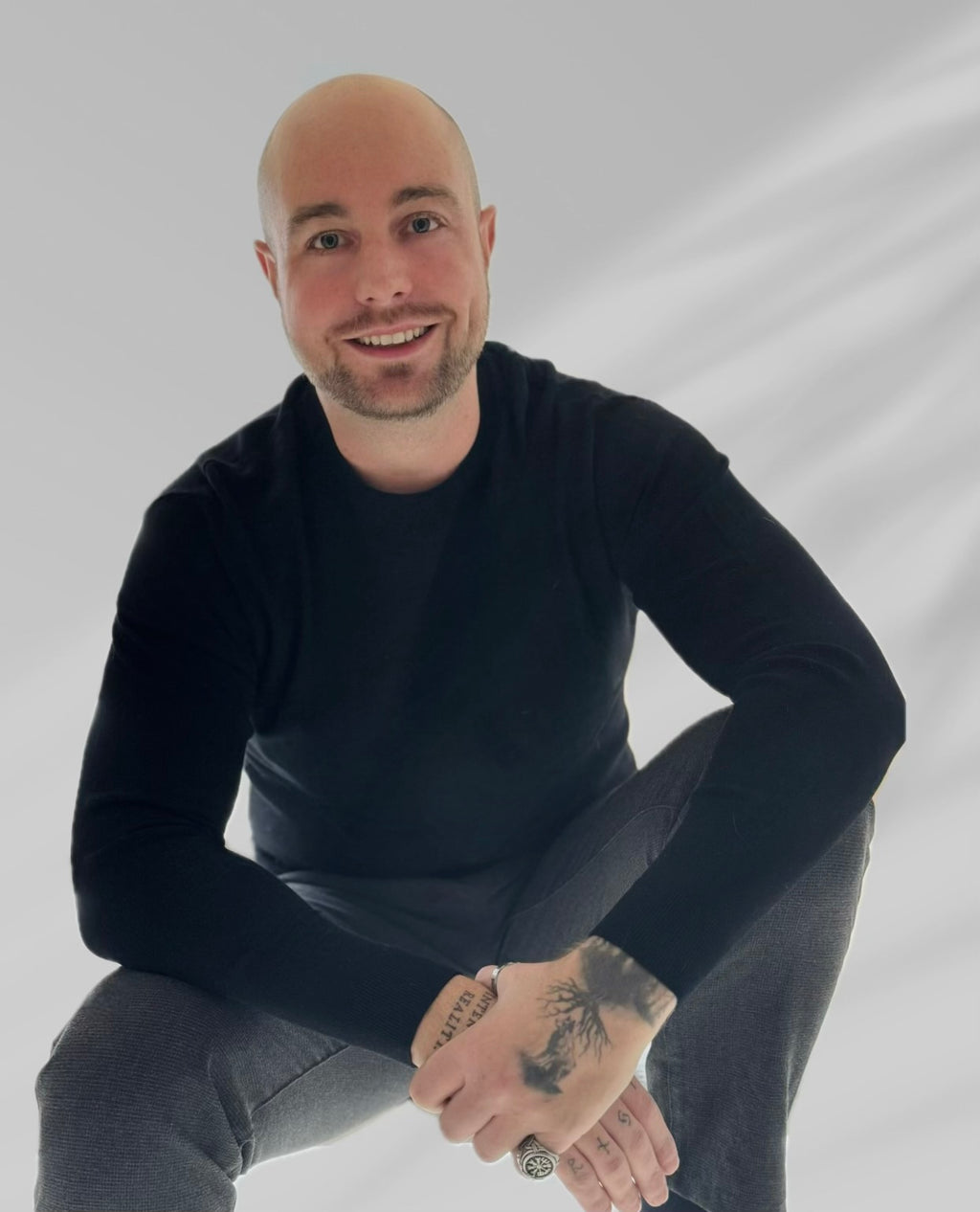 Portrait of JR, transformational coach, offering a calm introductory coaching conversation online.